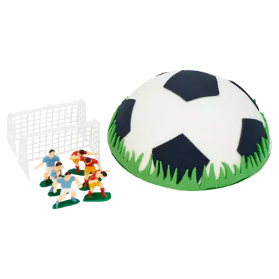 Huismerk Voetbaltaart Taart met Aardbeienbavarois en Fondant