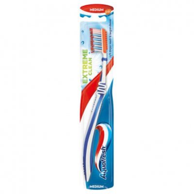 Aquafresh Between teeth & tongue medium